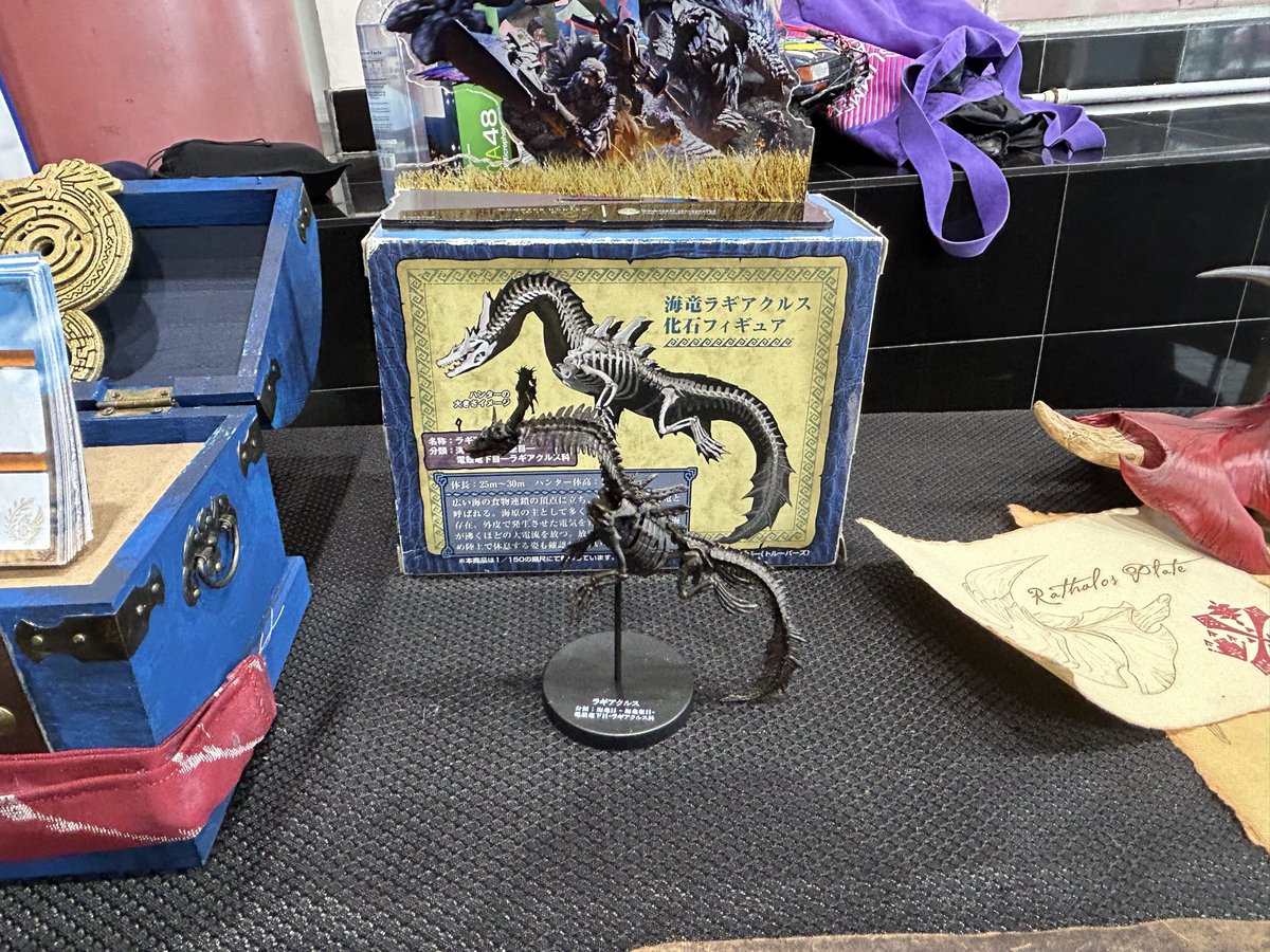 doodlnaut's tweet photo. I’m so happy to be surrounded by fellow hunters 🥹

@KinoKreations @monsterhunter @BeardPapasUSA https://t.co/2dTtDgvXl1