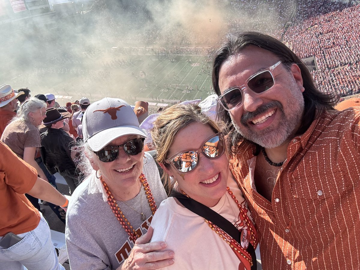 RealEricDelgado's tweet photo. Nancy Usrey’s first Longhorn game! #HookEm https://t.co/5imsUc0SAq