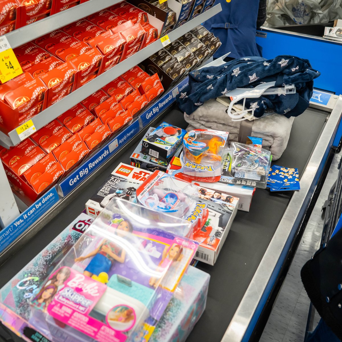 webmastersre's tweet image. Be a Christmas Angel and help us shop for presents tomorrow, Nov. 23, from 12-3PM, at @Walmart in Woodgrove Mall. 

#ChristmasAngels is a program that helps local families celebrate Christmas. If you&apos;d like to get involved, comment &quot;I&apos;m in&quot; and we&apos;ll reach out for more details.