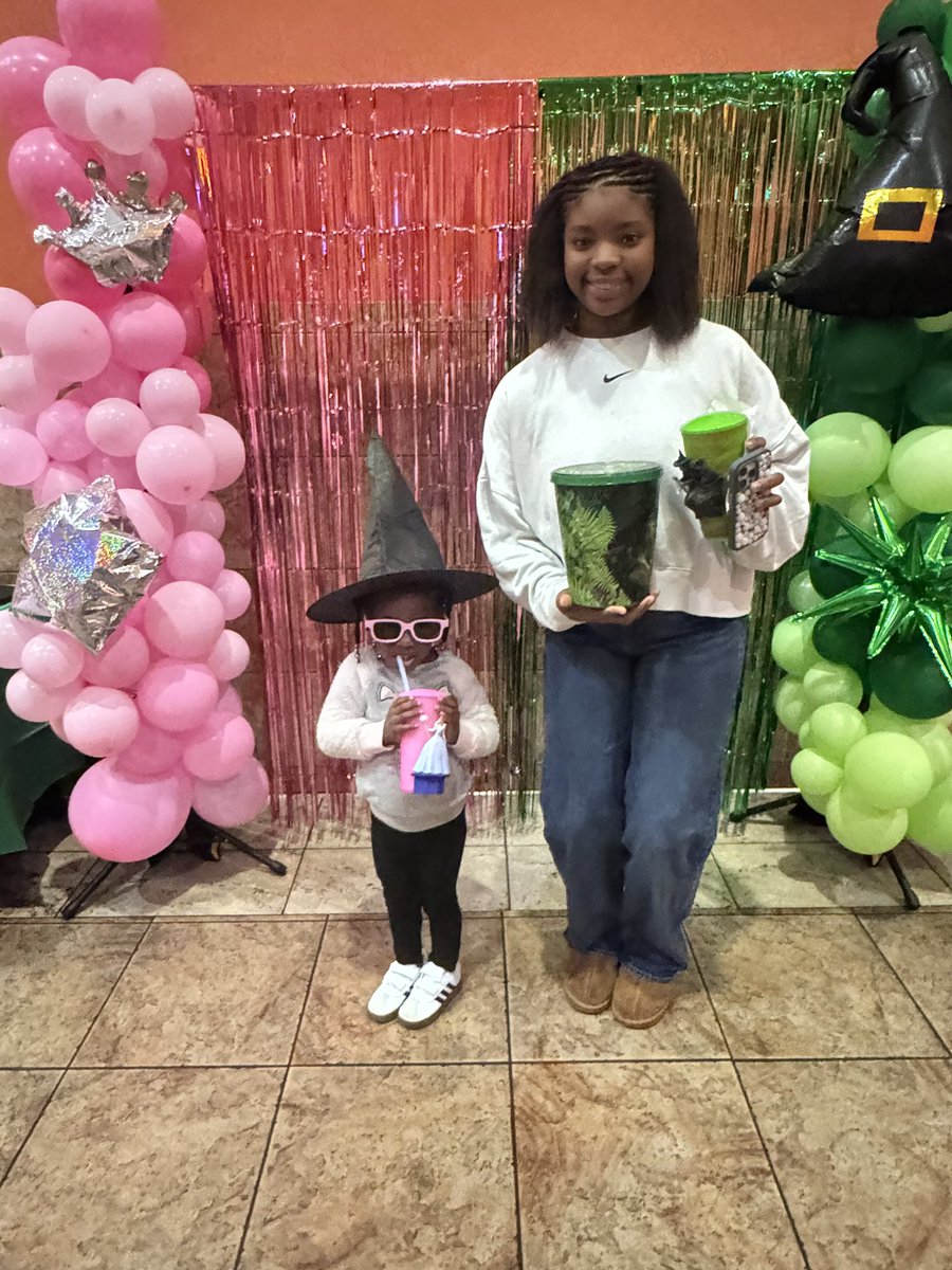 bksimmons_'s tweet image. Took my girls to see #WickedForGood