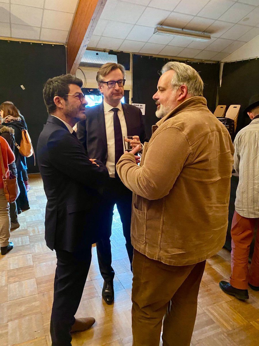 Très fier, très heureux de signer avec <a href="/HilaireMulton/">Hilaire Multon - compte personnel</a> en sa qualité de DRAC la labellisation « atelier de fabrique artistique », signe de l’engagement culturel en création et en transmission que la <a href="/PaysOiseHalatte/">CC Pays d'Oise et d'Halatte</a> mène au travers de la Manekine. 
Et ce n’est pas fini.