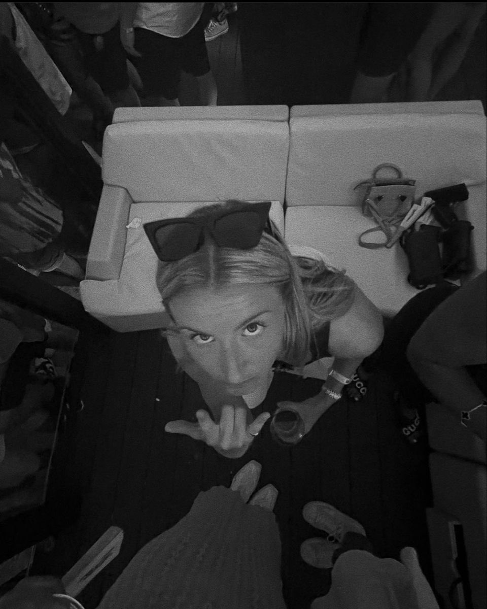 ofcomposure's tweet image. leahmatthewss posted: can I come over and stare at you like this?