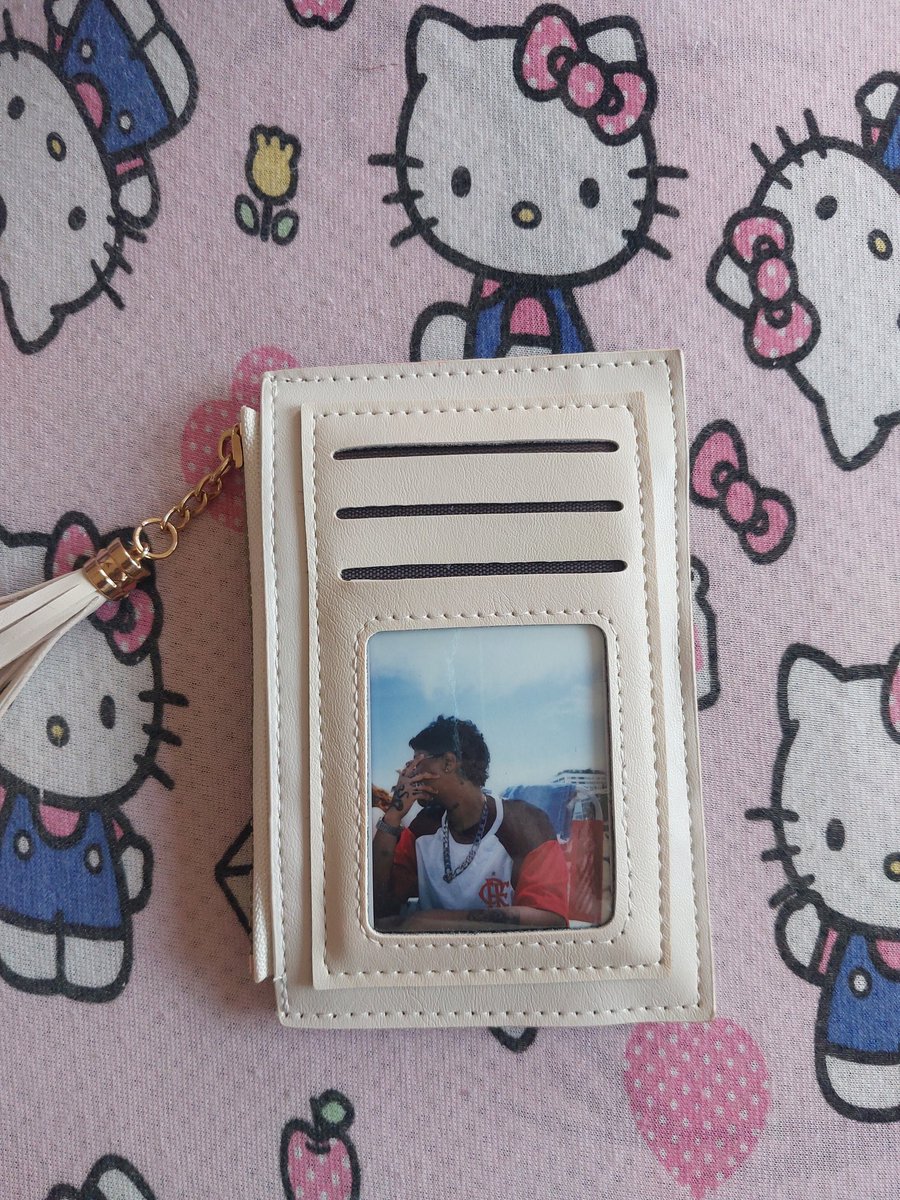 vantegeist's tweet image. eu quando amo muito o filho de alguém e ando com foto dele na carteira