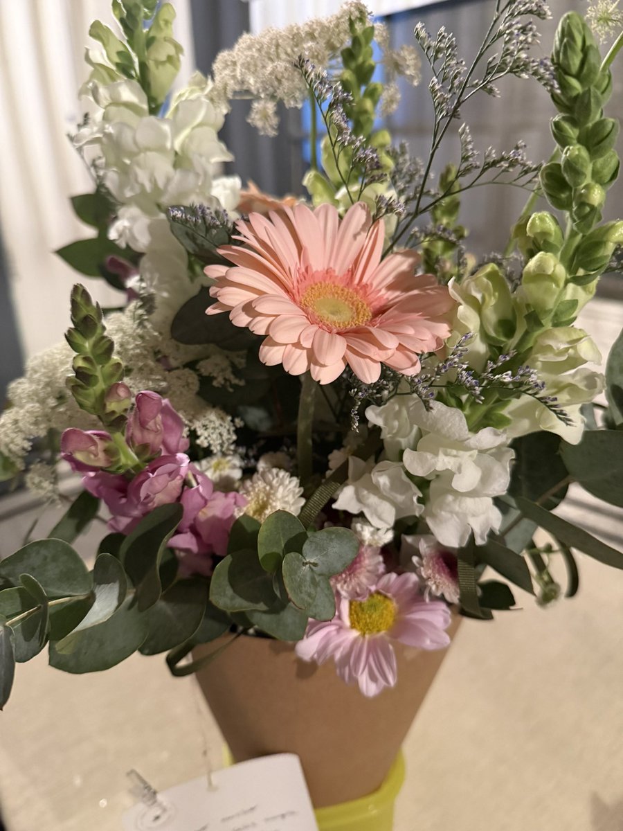 louxswift13's tweet image. “Y si nunca hubieras venido por mí
Tal vez me habría ahogado en la melancolía.
Juré mi lealtad a mí, a mí misma y a nadie más.
Justo antes de que iluminaras mi cielo”
— Taylor Swift 🩷