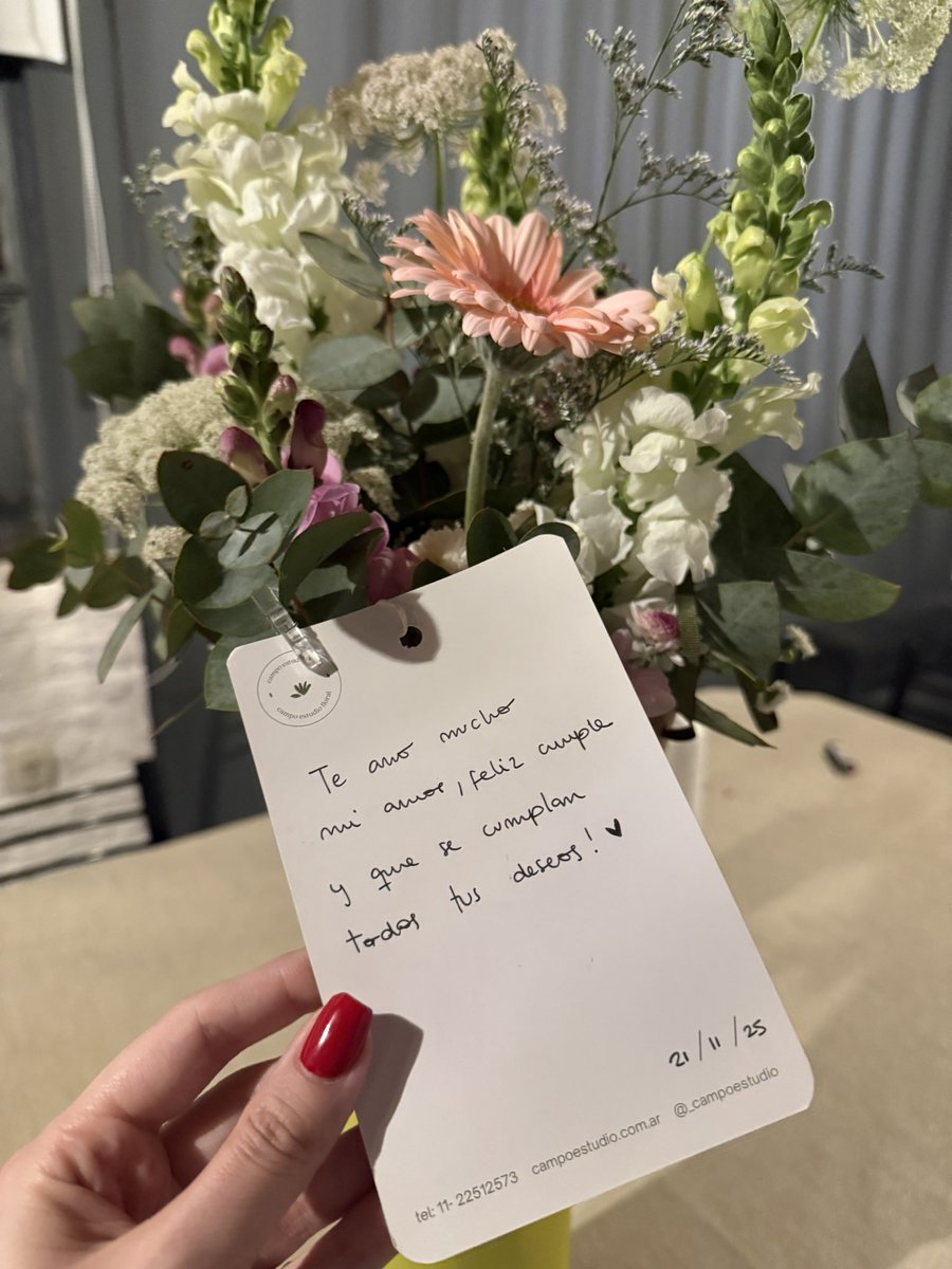 louxswift13's tweet image. “Y si nunca hubieras venido por mí
Tal vez me habría ahogado en la melancolía.
Juré mi lealtad a mí, a mí misma y a nadie más.
Justo antes de que iluminaras mi cielo”
— Taylor Swift 🩷