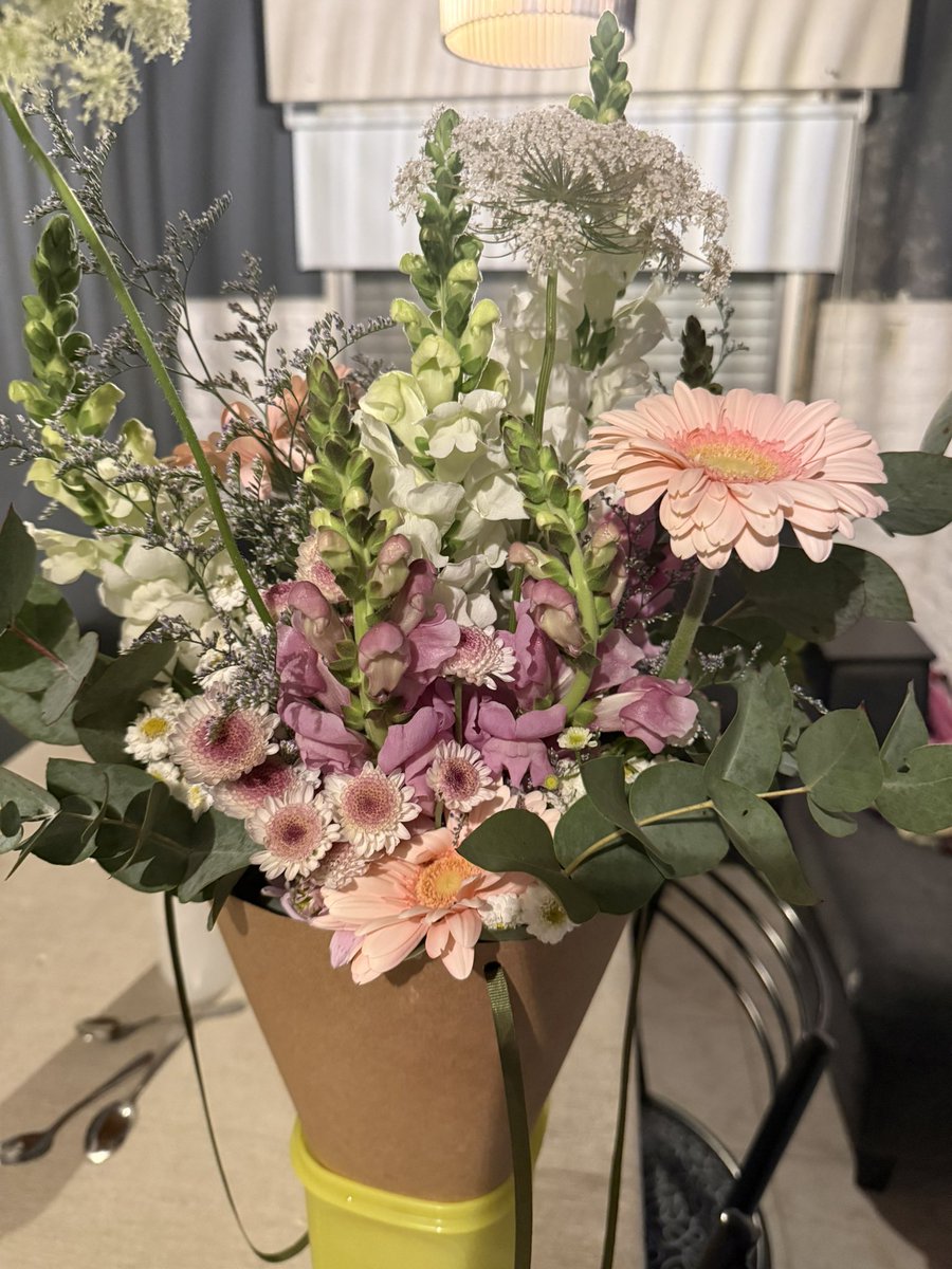 louxswift13's tweet image. “Y si nunca hubieras venido por mí
Tal vez me habría ahogado en la melancolía.
Juré mi lealtad a mí, a mí misma y a nadie más.
Justo antes de que iluminaras mi cielo”
— Taylor Swift 🩷