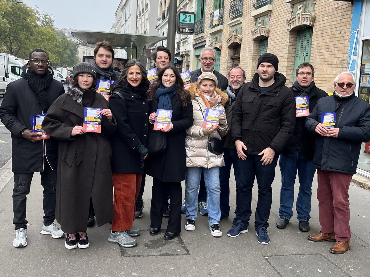 Ce matin à côté du marché Glacière pour échanger avec les habitants de #Paris13 et #Paris14 sur les propositions de <a href="/pybournazel/">PierreYves Bournazel</a> visant à mettre un terme aux abus et aux privilèges à la Mairie de Paris 🚀

➡️ Retrouvez la pétition ici : petition.qomon.org/066d47de-signe…