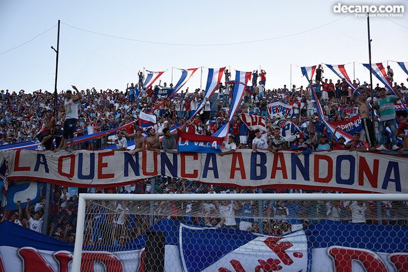 Uruguay, el país donde se agotan antes las entradas para la revancha que para la ida.

#QuedanHenderson 🐤