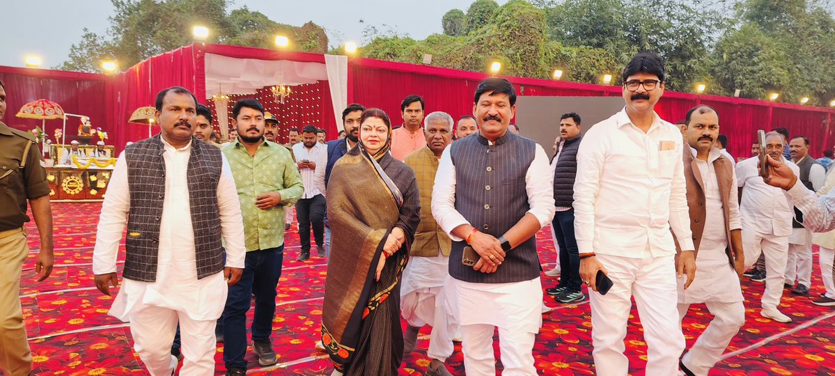 DarshanaSingh76's tweet image. आज अपने संसदीय क्षेत्र चंदौली में विभिन्न मांगलिक कार्यक्रमों में शामिल होकर परिवारजनों एवं क्षेत्रवासियों को बधाई एवं शुभकामनाएं दी।
…1/2