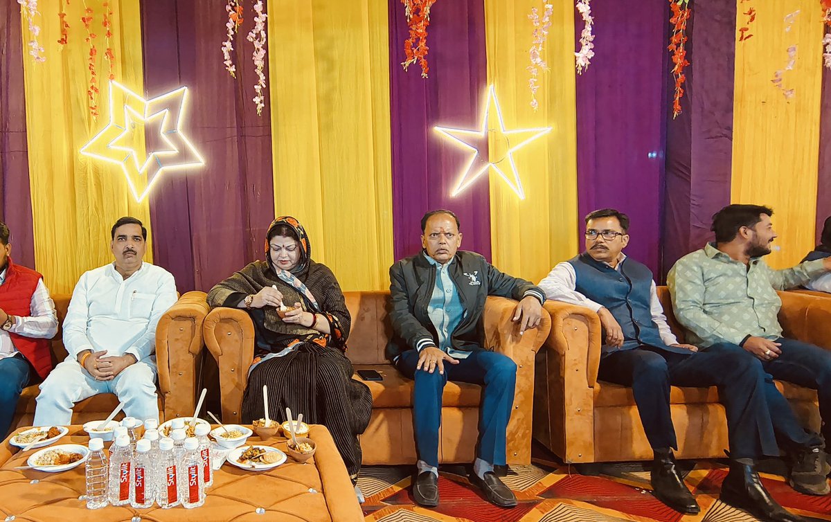 DarshanaSingh76's tweet image. आज अपने संसदीय क्षेत्र चंदौली में विभिन्न मांगलिक कार्यक्रमों में शामिल होकर परिवारजनों एवं क्षेत्रवासियों को बधाई एवं शुभकामनाएं दी।
…1/2