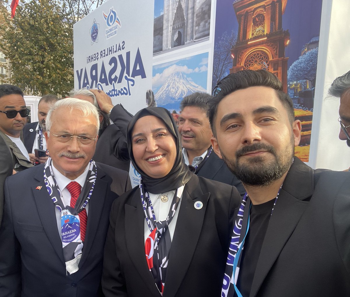 Aksaray valimiz Sn. <a href="/malikumbuzoglu/">Mehmet Ali Kumbuzoğlu</a> 
Aksaray belediye başkanımız Sn. <a href="/evrendincertr/">Dr. Evren Dinçer</a>  aksaray tanıtım günlerine katılım sağladılar.