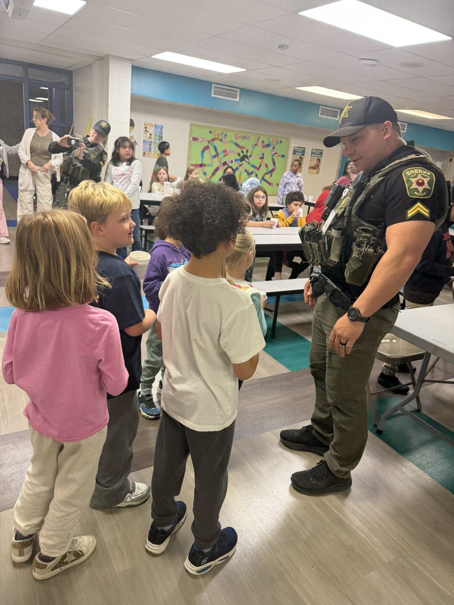 ScottArcher95's tweet photo. Had an amazing time at yesterday’s at @NKCSchools Linden West Elem Cocoa with Cops! ☕👮‍♀️
Lots of smiles, warm cocoa, and great conversations with the @SheriffClayCo School Resource Deputies who help keep our schools and community safe. Love this! Can’t wait for the next! #bestjob https://t.co/qb6O7cpzWd