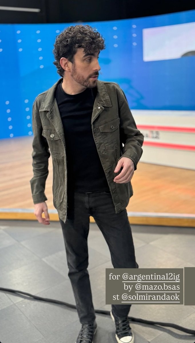 👠 | VESTIDO POR SOL MIRANDA

Ulises mostrando su outfit de hoy para el programa de Mi País, vestido por <a href="/solmirandaok/">sol miranda</a> 

Via @/ulisesapostolo