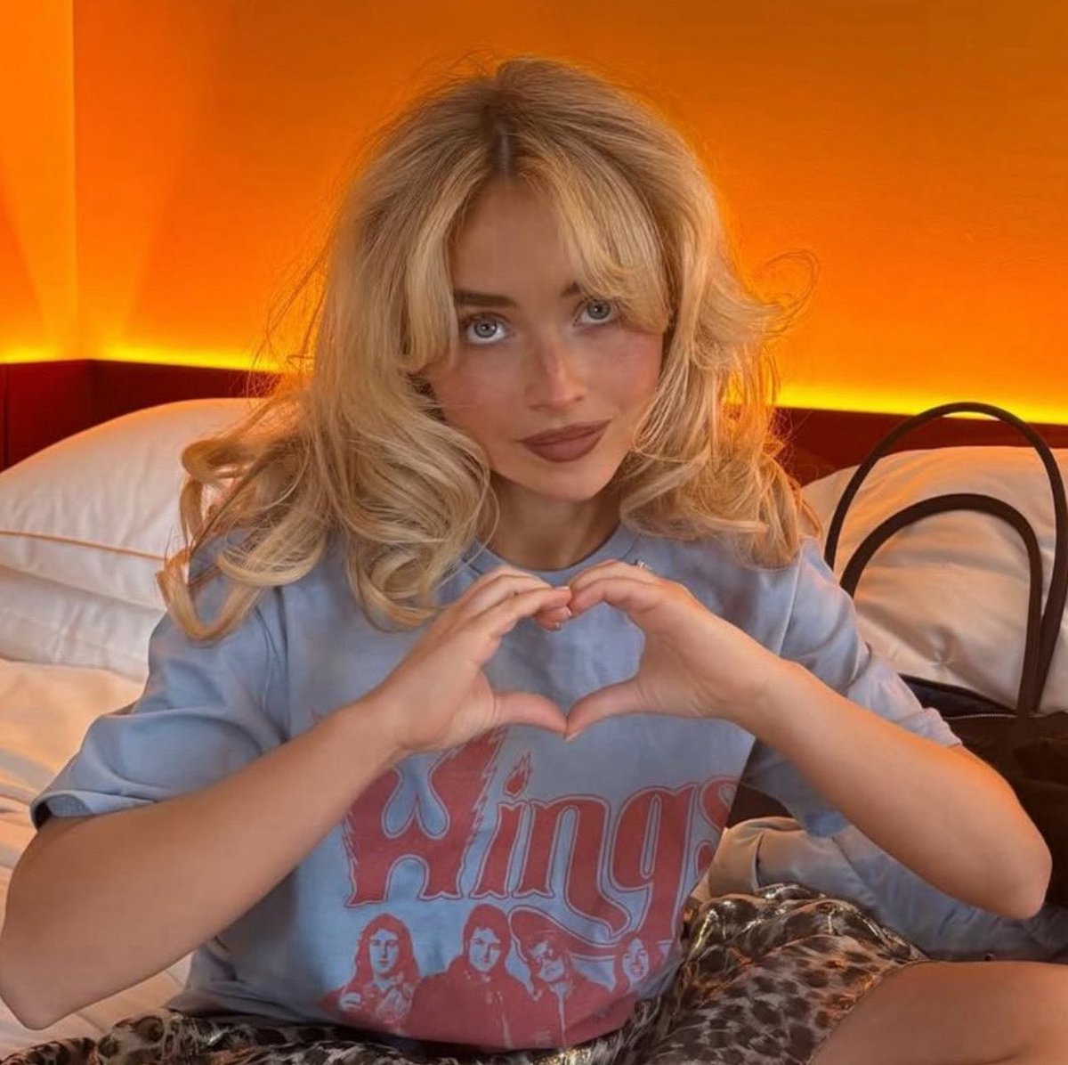 PopBase's tweet image. Sabrina Carpenter shares new photo with Paul McCartney at his show in Nashville after recently sharing post with ‘WINGS’ merch.