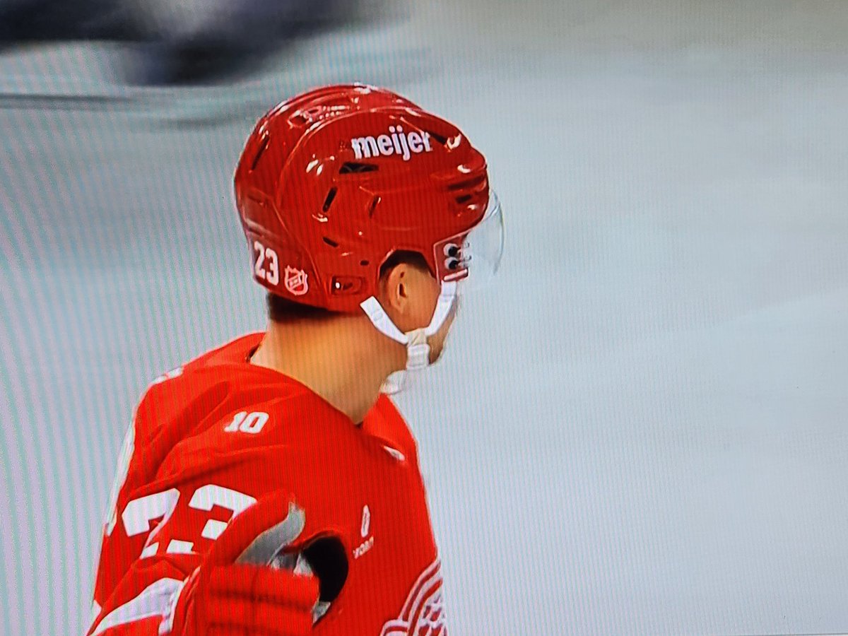 An early 2nd Period Goal just 36 seconds into the 2nd Period by Lucas Raymond!!! Columbus comes right back to score a goal of their own though. 

Blue Jackets 2
Red Wings 1
2nd Period
#LGRW