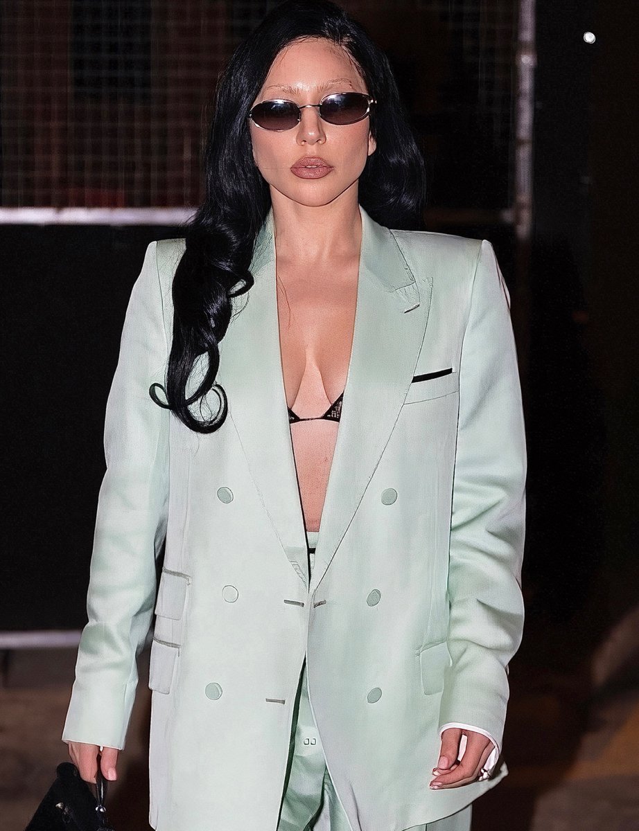 CristianoG40531's tweet image. Lady Gaga in Paris