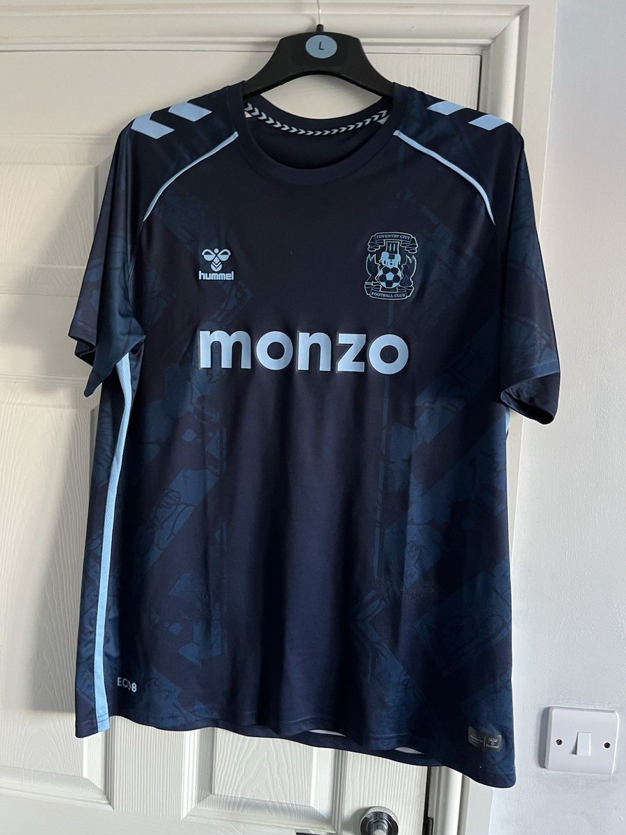MENS 25/26 COVENTRY CITY FOOTBALL CLUB 3RD KIT SHIRT -XXXL- GOOD CONDITION

£31.90 currently

1 bid

Ends Tue 25th Nov @ 4:01pm

ebay.co.uk/itm/3175553229…

#ad #pusb