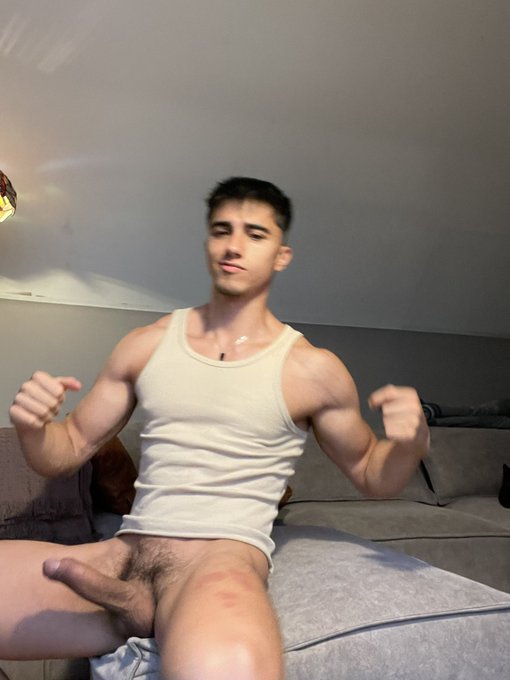 1 pic. Chudai 🍆🍆 https://t.co/Vifh3bbQPD