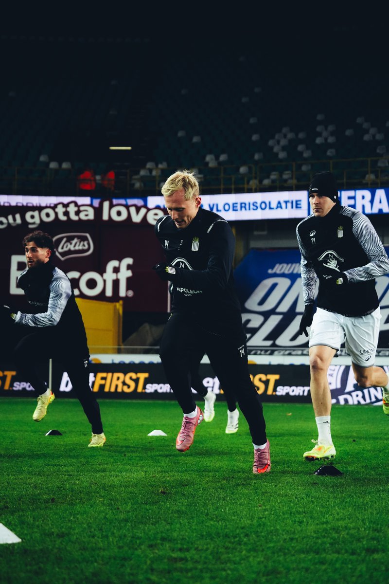 SportCharleroi's tweet image. 📸💪

#CLUCHA #NapoleonScore ⚫️⚪️