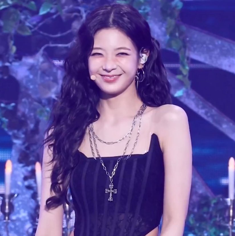 jisucosmic's tweet photo. fuck my life seriously what’s her issue https://t.co/gJcYbXsWGk