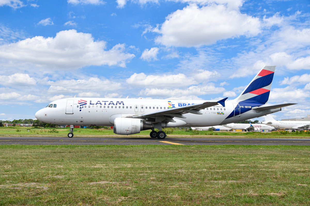 dinacpy's tweet image. La fiebre del fútbol se vive desde el cielo ✈️🔥

Cada vuelo que llega trae la pasión de miles de hinchas listos para la gran final ⚽🙌

@Sudamericana 
@CONMEBOL 
#copasudamericana #dinacpy #lagranconquista