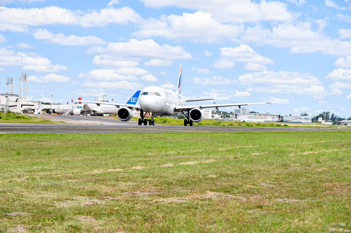 dinacpy's tweet image. La fiebre del fútbol se vive desde el cielo ✈️🔥

Cada vuelo que llega trae la pasión de miles de hinchas listos para la gran final ⚽🙌

@Sudamericana 
@CONMEBOL 
#copasudamericana #dinacpy #lagranconquista