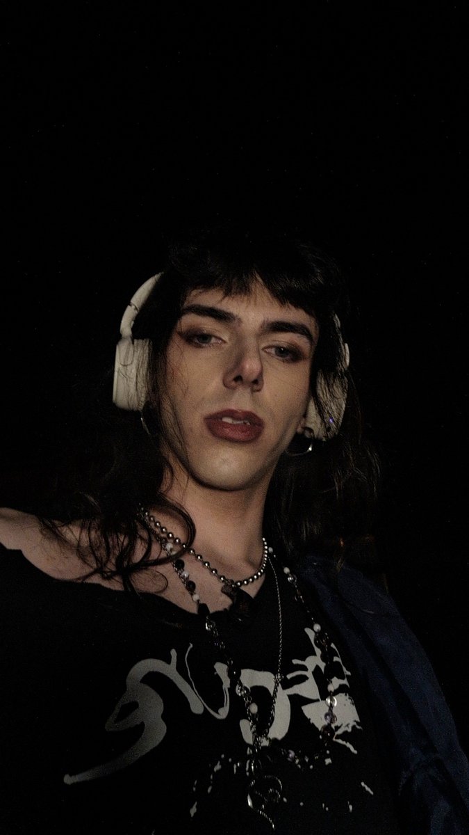 fr like who tf is that.. 😭