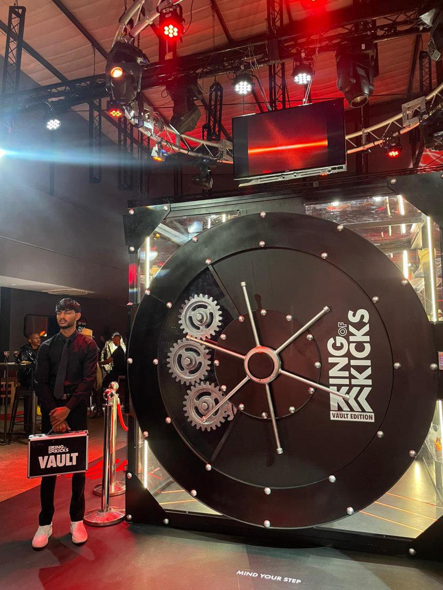 cnehshuga's tweet image. Let’s unlock the vault with @RussianBearSA 😮‍💨🔥

Wonder who will take it tonight 🤭

#KingOfKicks #VaultEdition #NextLevel