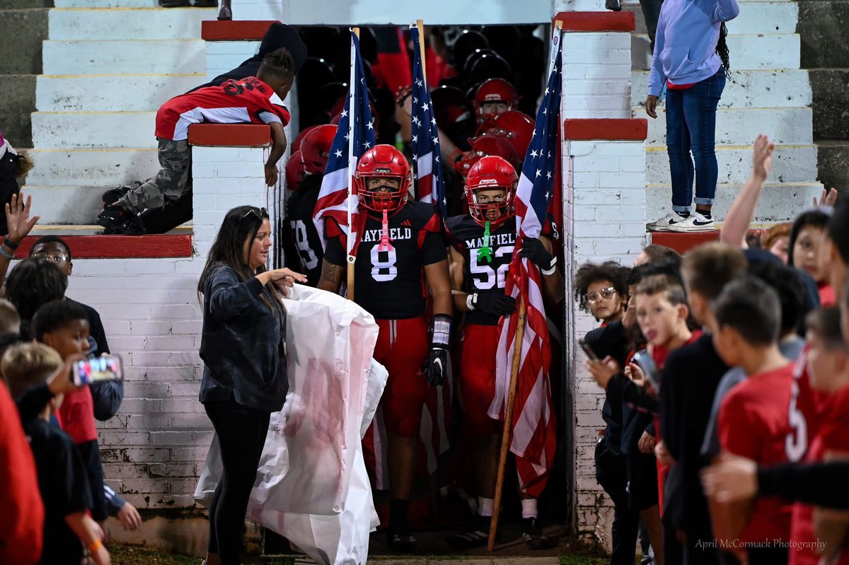 Not the way we wanted things to end but we never gave up and battled all four proud of my squad🎱🎱. Thank you mayfield football for everything‼️<a href="/APHatchellMHS/">Stephen Hatchell</a> <a href="/Brady_Smith15/">Brady Smith</a> <a href="/Coach_Will_4/">Will Higginson</a>