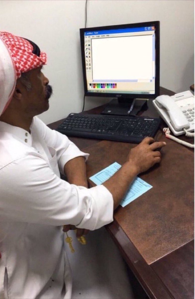 مراجعة الحاله استمرت 5 دقائق 

حكم تقنية VAR وهو يعدل في خطوط التسلل