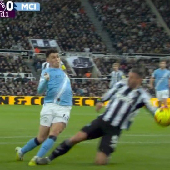 sajadTranslator's tweet image. خسارة بفضيحة تحكيمية .. 
عموماً على هالاداء نستحق الخسارة ولكن الى من يقولون مدعومين تحكيمياً اين هم اليوم ؟ هل سيظهرون ويتكلمون ؟ 

اما هالاند وفودين ولا شيء صح .. حرفياً ولا شيء صح 

هاردلك