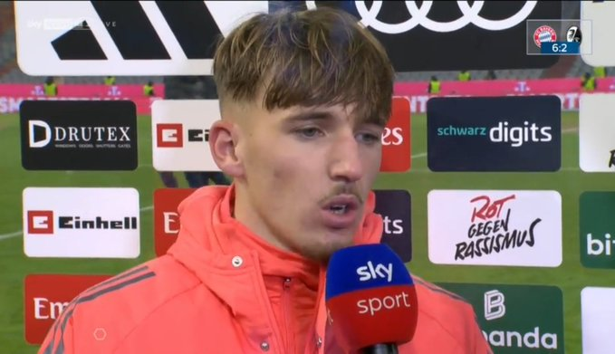 Lennart Karl à propos de sa "blessure" :

« J'ai pris un coup hier à l'entrainement, mais tout va bien. »

#FCBayern || #FCBSCF || #Bundesliga || #MiaSanMia 🔴⚪️