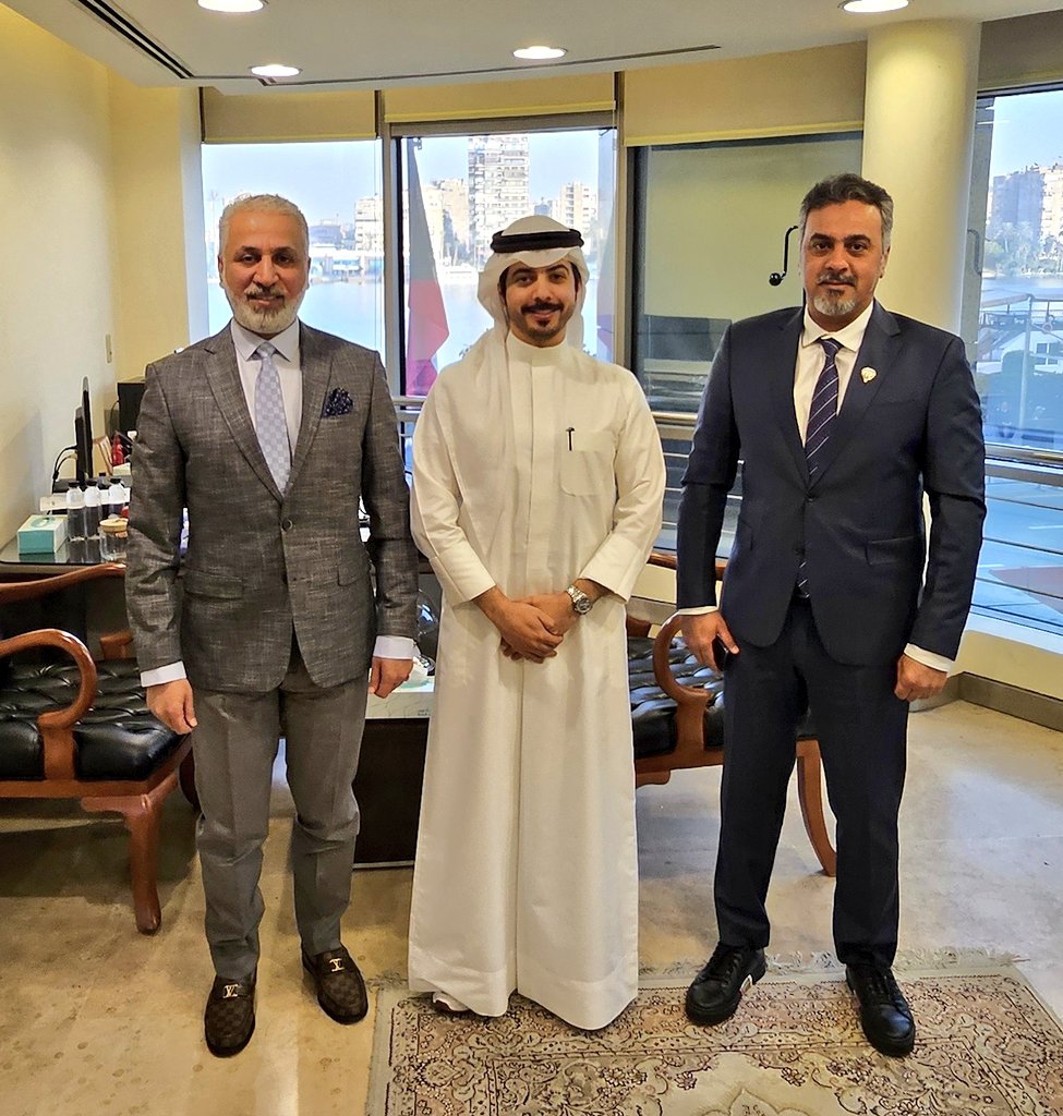 تشرفت بلقاء الملحق الدبلوماسي، مسؤول الشؤون القنصلية بسفارة دولة الكويت لدى القاهرة، الأستاذ عبدالعزيز منصور النصافي، وقد أسعدني ما لمسته من تفانٍ في أداء مسؤولياته وحرصه على خدمة أبناء الوطن، وذلك انطلاقاً من توجيهات القيادة الدبلوماسية وحرص السفارة على تقديم كل ما من شأنه دعم