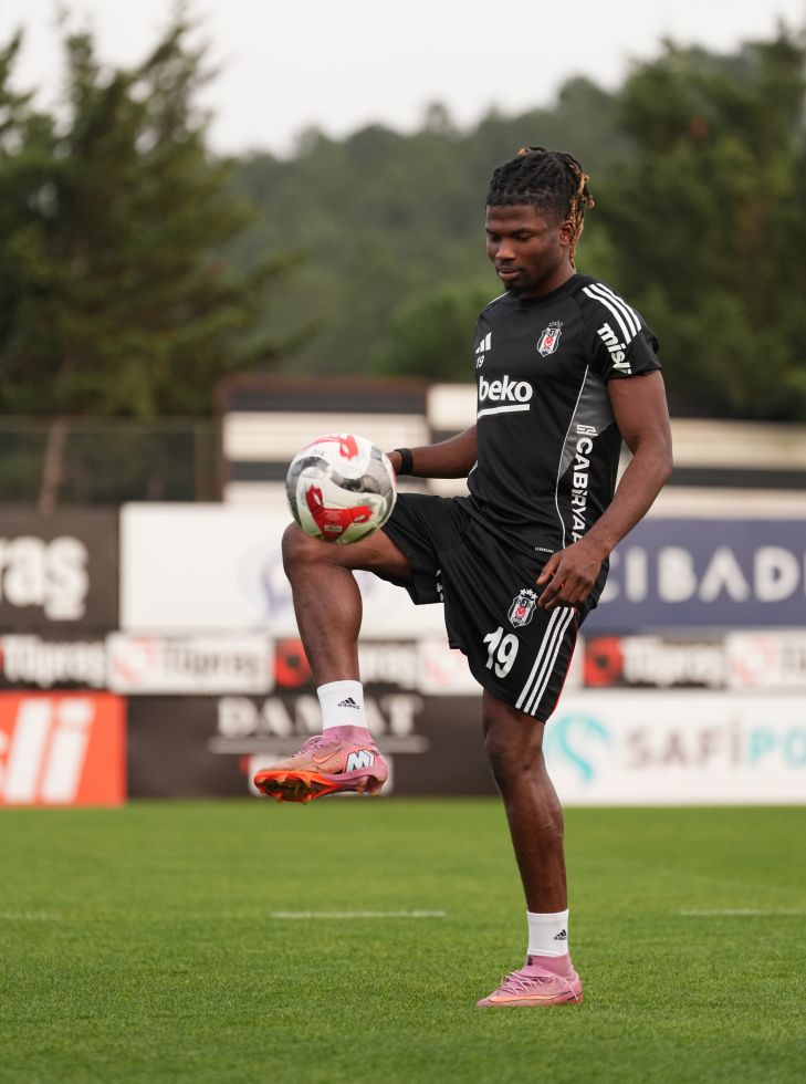 gundembjkcom's tweet image. 💥 Sergen Yalçın&apos;ın, Samsunspor maçında santrfor bölgesinde El Bilal Toure&apos;ye forma şansı vereceği öğrenildi. (@sahinogluogun)