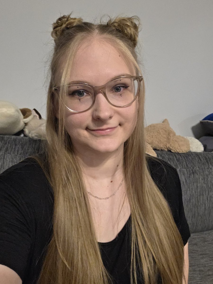 Vajadzēja panku stilā, bet sanāca kaut kas tuvāk anime(?).