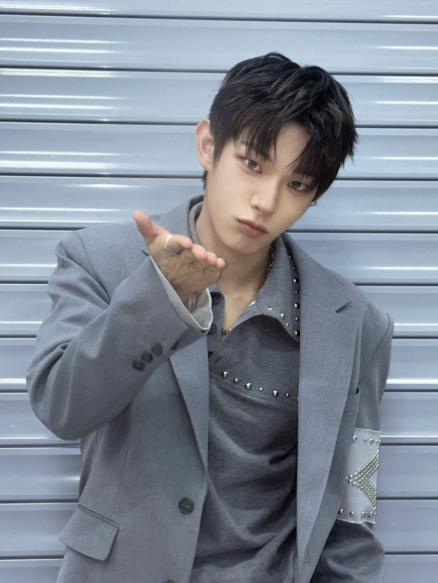 Datmocles's tweet photo. KGMA에 네컷도 ���어서 찍었어요 ㅎㅎ Thank you FOHA for such a wonderful experience, I hope we were able to give the same in return! https://t.co/cE54WqhpBH