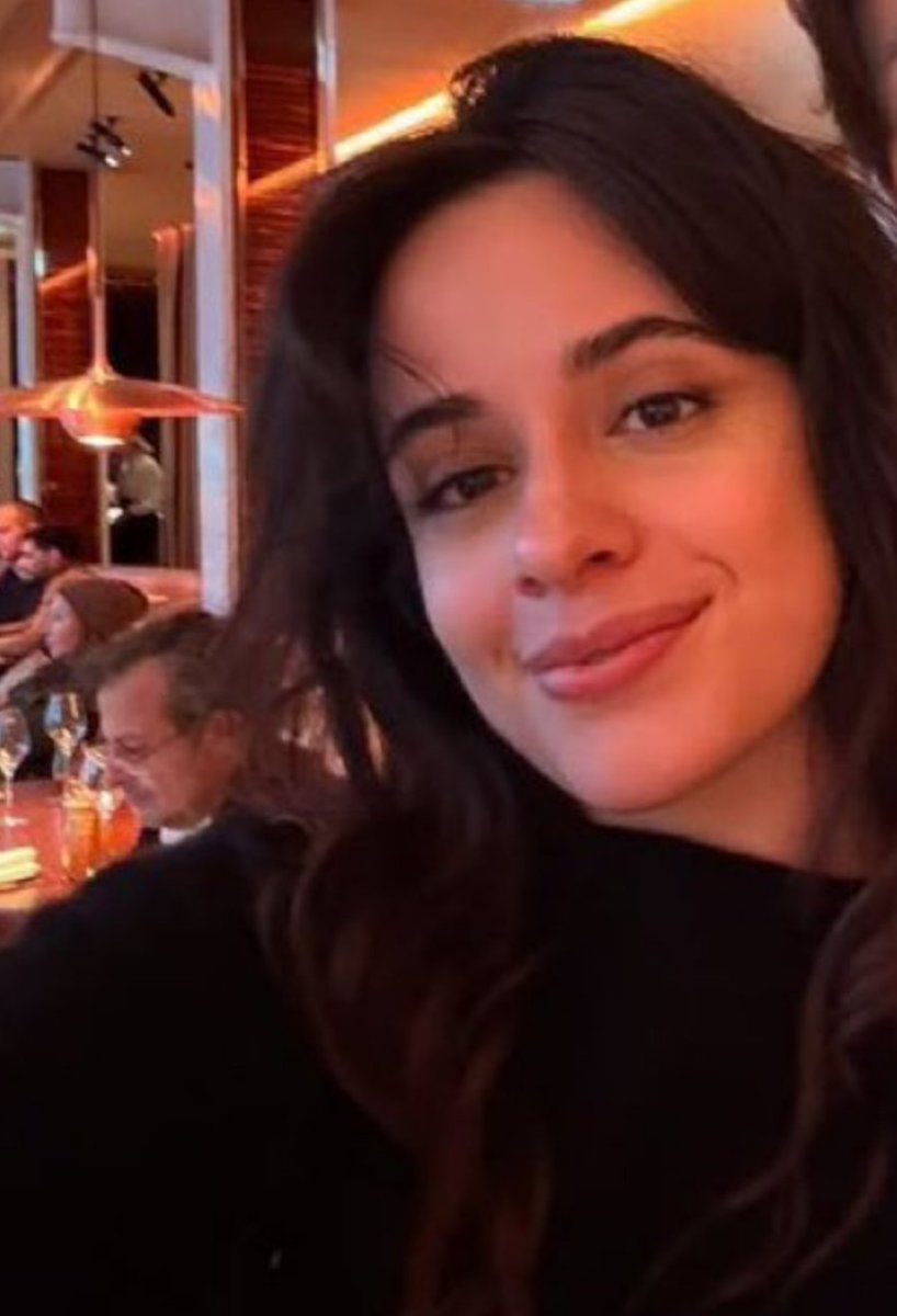 mily_mo's tweet image. mendes&apos; fans have no right to say that when their favorite is a disaster,aging terribly,with substance addictions that have made him too thin