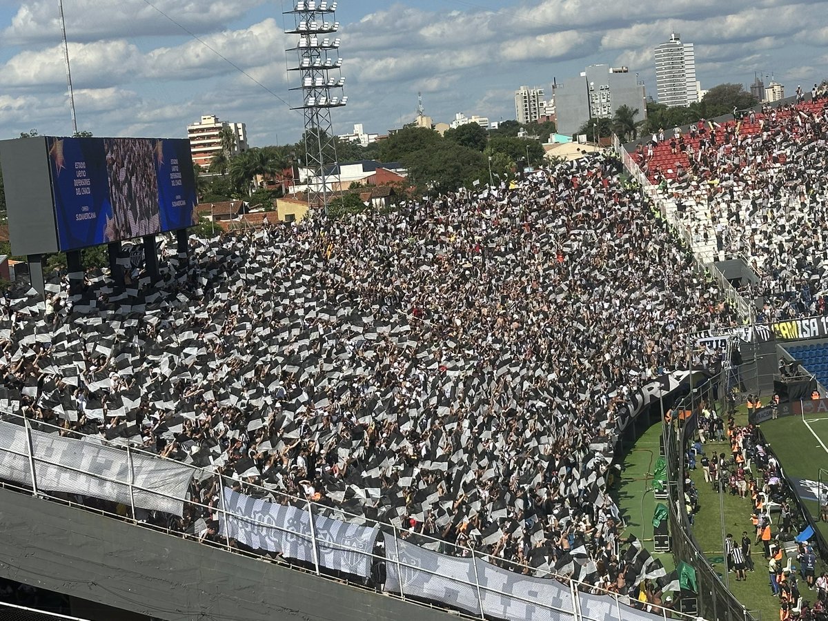 A torcida do Atlético Mineiro no setor destinado a ela no estádio. Muitas bandeiras e praticamente lotado! 

📸 <a href="/Andre_Frehse/">André Frehse Ribas</a>