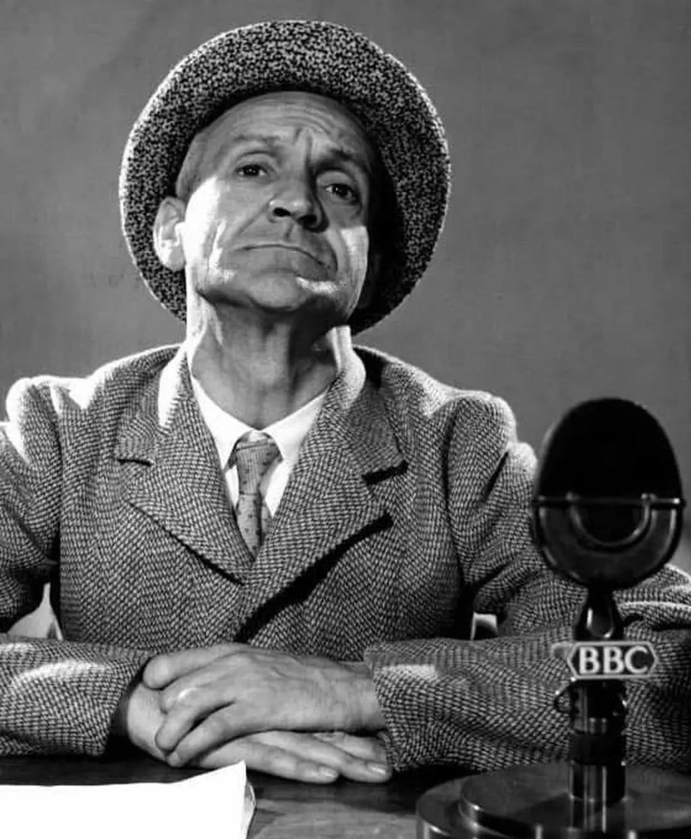 JustMisogyny's tweet image. On this most solemnly wobble-bobble Stanley Unwin Day of Rememberancy, I do the proclamadoo in the Clipston-town, honour-fying all the dear lost Unwins in the muddle-struddle of time-gone. We raise the hat-tip for the gone-but-glorio, and we stand firm-bollick for a city-scape…