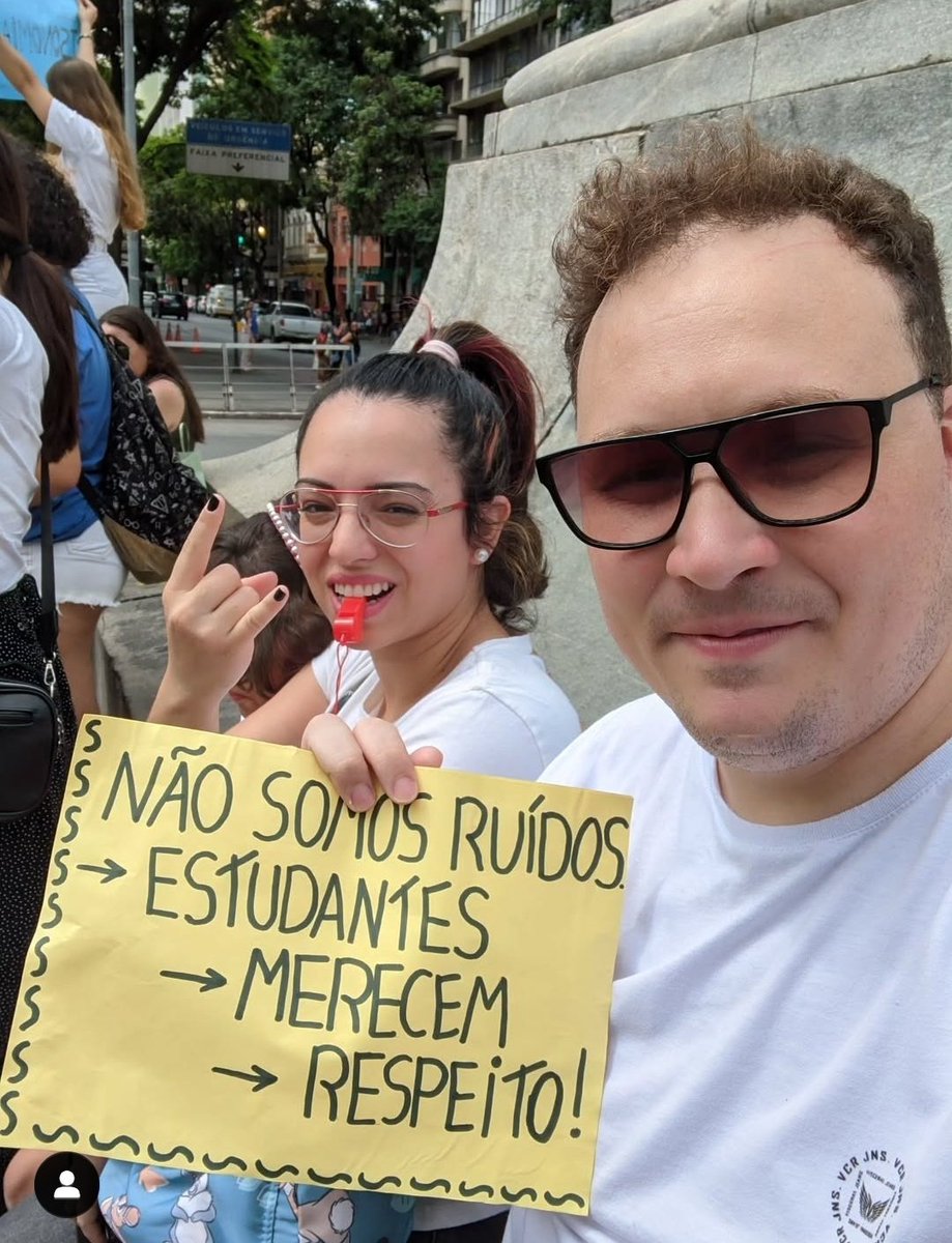 studyre_'s tweet image. @opedrorenno Ver um professor ao nosso lado na manifestação só aumenta minha admiração,é coragem, é compromisso, é estar com os estudantes quando a justiça chama, minha total admiração pelo senhor!!! Muito obrigada pelo apoio que tem dado aos estudantes