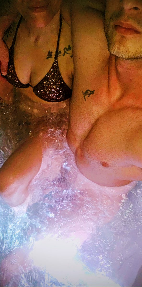 SpoiledQueenNL_'s tweet image. Date night met Alpha en jij betaald de rekening. Maak jezelf nuttig!! 👸🫅🧎