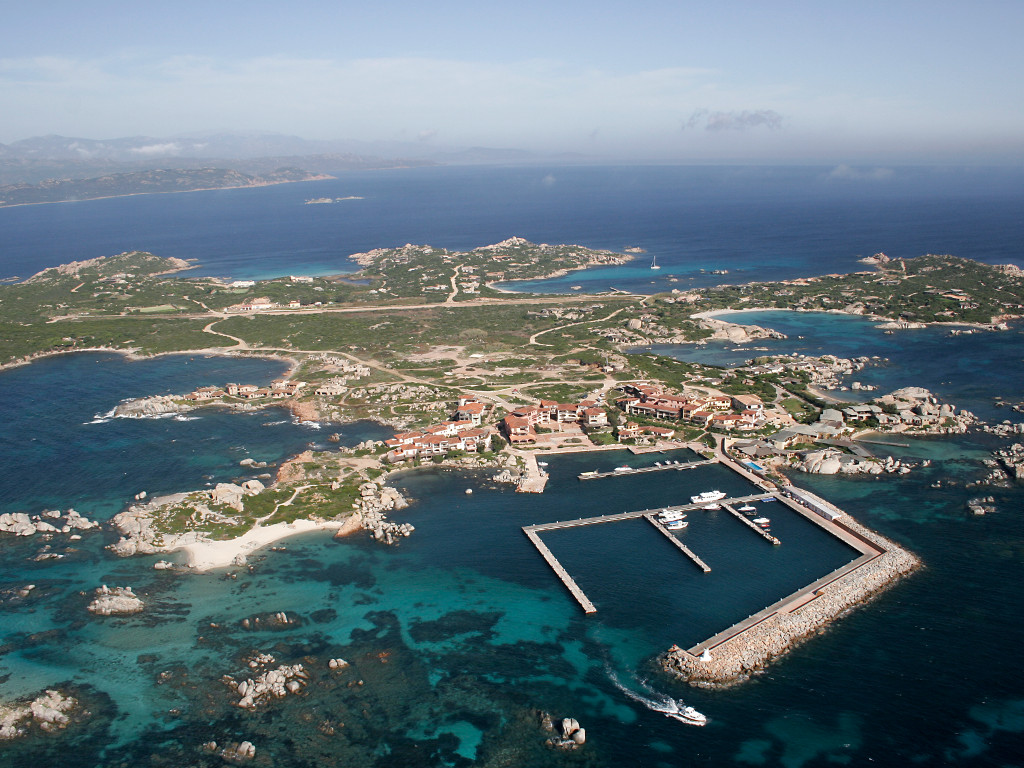 Blue_Parallel's tweet image. Golden sand beaches, turquoise waters, and hidden coastal gems—Porto-Vecchio is home to some of Corsica’s most stunning seaside escapes. Explore the best beaches of Porto-Vecchio and uncover the perfect spots for breathtaking Mediterranean views. 
zurl.co/pzM39