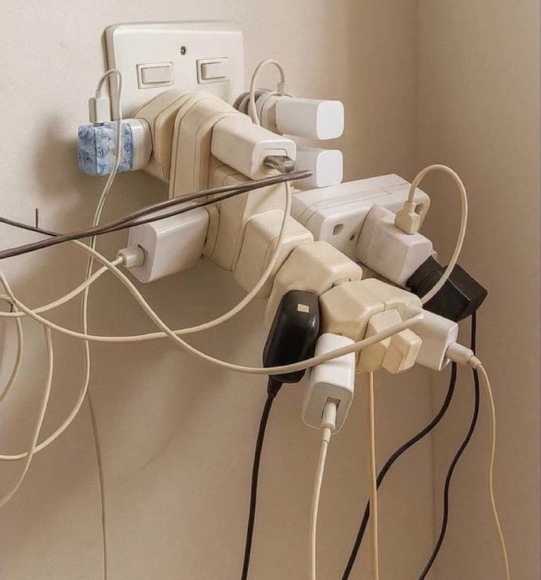 When one photo accurately describes your life🤦‍♀️