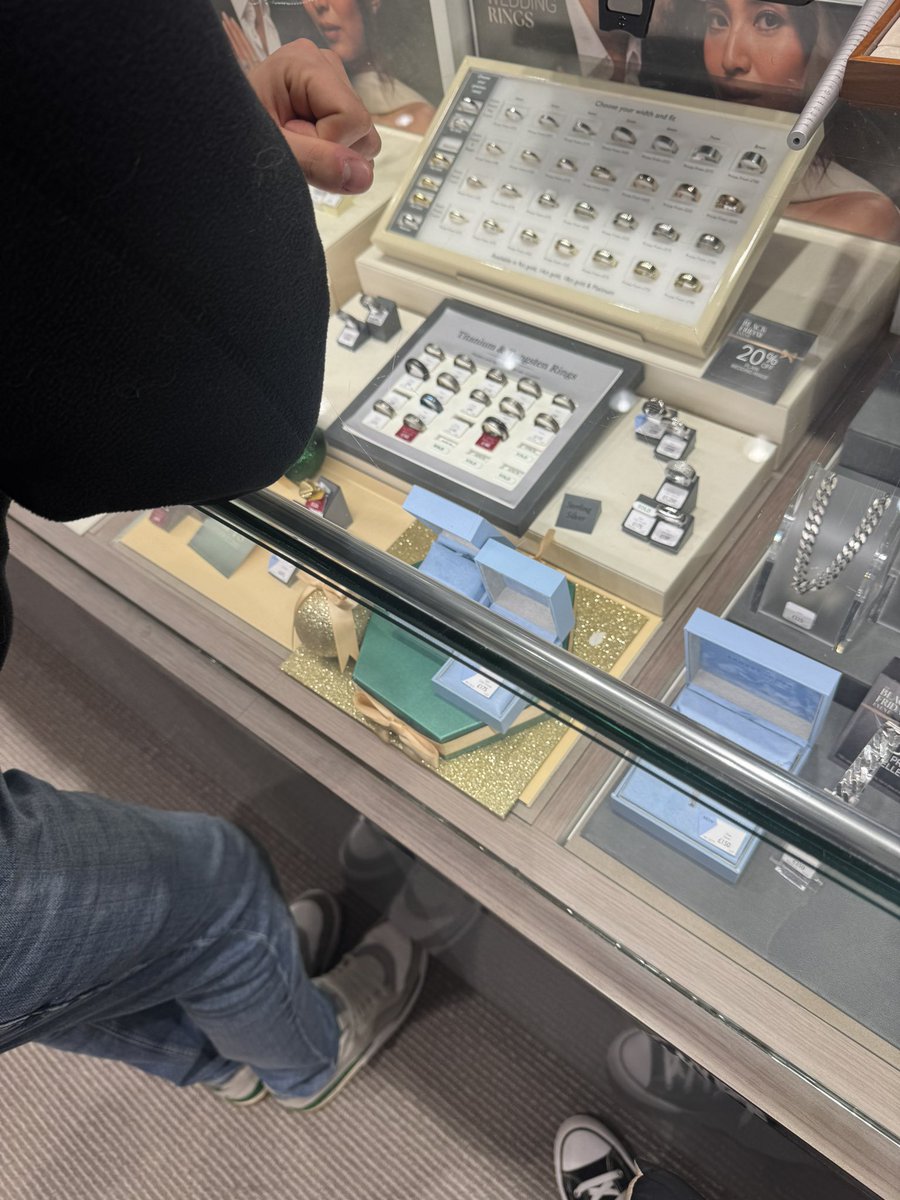 Ramen and ring shopping💍🫶🏻