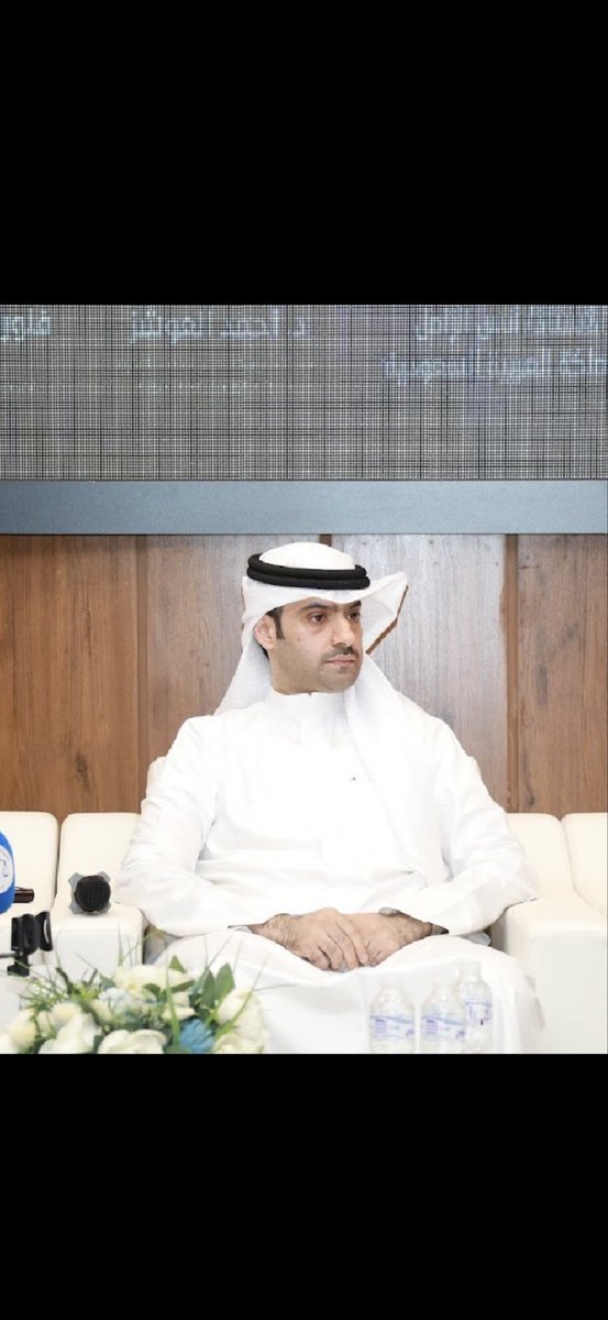 ميلي يا شرد أفكاري على بدع القصيده
لين أصبك ف البيوت الي على مذهب و مله 

عادةٍ لك يا الهجوس الي معانيك .. فريده 
تنظم الفكر و تنزل كل مقامٍ في محله

في حزامٍ سِعد من حطه على الشده رصيده
الصعايب شِربها عنده مثل .. فنجال دله

التواريخ القديمه شرحها .. عند الجديده 
ماخذه ذروة سنام