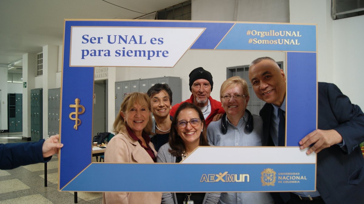 MedicinaUNAL's tweet image. 🎂 Hoy celebramos los 25 años de la especialidad de Medicina Forense en el marco del III Encuentro de Egresados de dicho posgrado. Agradecemos a todos ellos por acompañarnos en esta fecha especial. #SerUNALEsParaSiempre #EgresadosUNAL #MedicinaForense #PosgradosUNAL