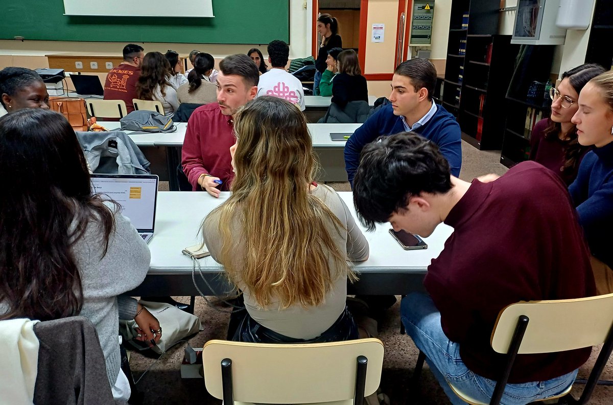 kriesgo's tweet image. Gracias estudiantes, tutores e invitados de empresas @seresco y Espiral y Ayesa así como Asociación @AedipeAsturias por haber co-creado una sesión de viernes tarde muy especial UNIOVI INNOVATION SKILLS unioviinnovationskills.es entorno a talento, personas y RRHH @FIDACONSULTORES