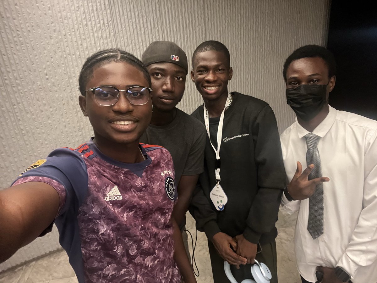 ladicodez's tweet image. Devfest day 5 == fire! Didn’t even take any singles because the connections too peak! My idolos @czarify @teslimadetola08 @ALIPHATIC_F @babyscott__