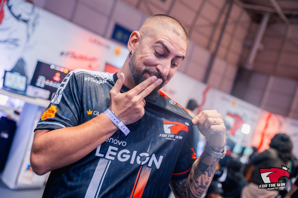 O nosso <a href="/PossessivoPk/">Possessivo 🎤🗝</a> está apaixonado pela nova jersey, e tu já tens a tua?! ❤

🔗 shop.ftw.pt

#ftwesports #FTWLGW