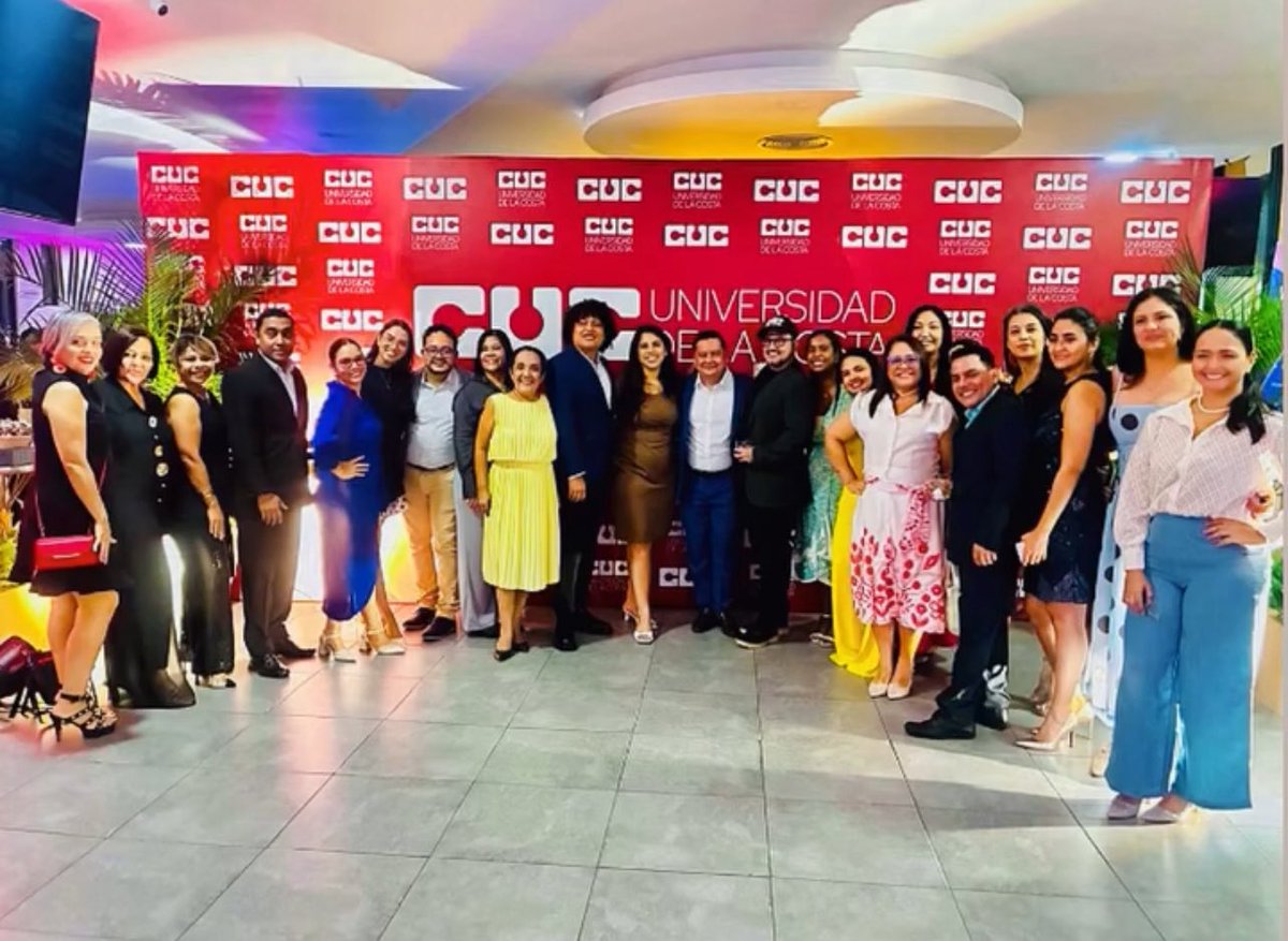 GestionEd's tweet photo. Las Palabras se quedan cortas… Un enorme GRACIAS a toda @unicostacol, no solo por tan digna mención en el marco del Premio al Maestro de la Costa, sino por la confíanza, en este espacio que hoy no solo es eje de ciudad sino que ha roto fronteras… A  mi equipo, le debo todo… Su generosidad, trabajo y capacidad, son la base sobre la cual se erige cada edición, sumando más profesores reconocidos en diferentes campos….
Este reconocimiento que recibo, se lo dedico a mi abuela y a mi madre… Mamá Olga  iba a lomo mula, para llegar al campo y que los niños no dejaran de aprender….  Lourdes una directiva adelantada a su época, conciliadora, versátil y servicial, no dejo de mirar al cielo y honrarlas🙏